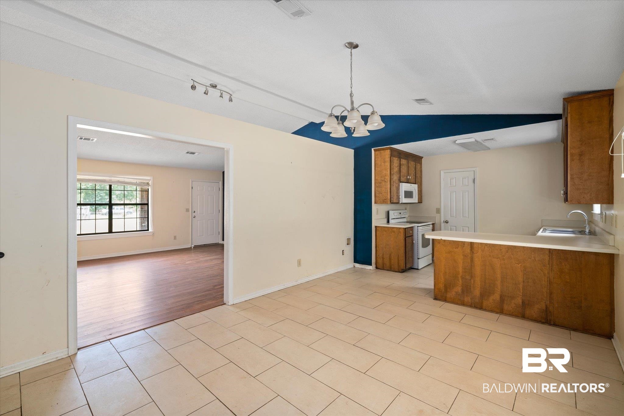 145 Estate Lane Atmore, AL 36502 - Photo 5 of 21