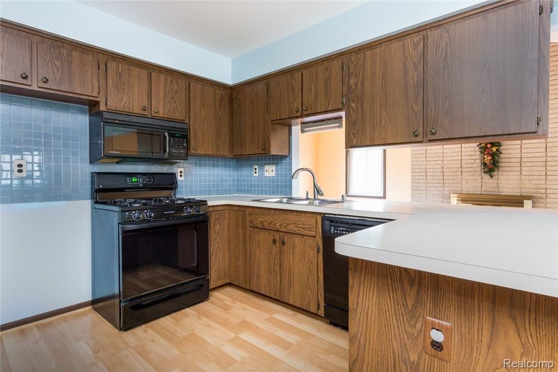 35812 Shell Drive Sterling Heights, MI 48310 - Photo 12 of 33 35812 Shell (12).jpg