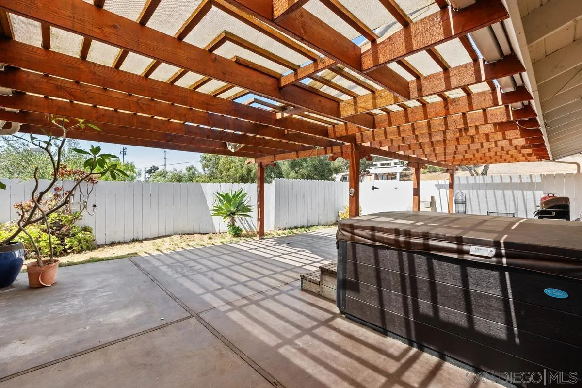 3562 South Mission Road Fallbrook, CA 92028 - Photo 28 of 38 Patio/Deck