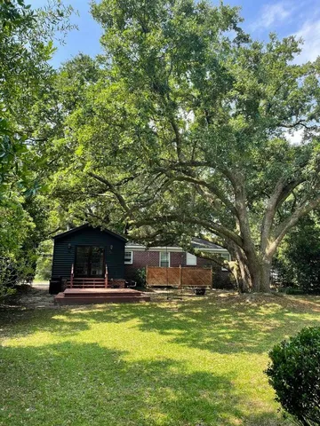 $1,600 | 107 Circle Drive, Summerville, SC 29485