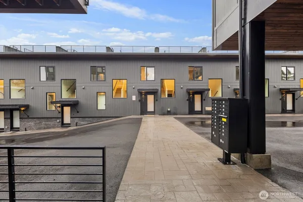 $1,095,000 | 614 5th Avenue South, Unit C107, Edmonds, WA 98020