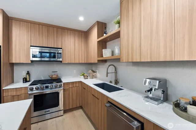 $1,095,000 | 614 5th Avenue South, Unit C107, Edmonds, WA 98020