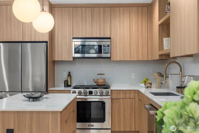 $1,095,000 | 614 5th Avenue South, Unit C107, Edmonds, WA 98020