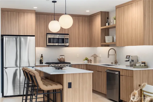 $1,095,000 | 614 5th Avenue South, Unit C107, Edmonds, WA 98020