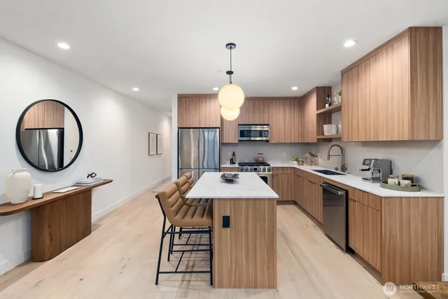 $1,095,000 | 614 5th Avenue South, Unit C107, Edmonds, WA 98020