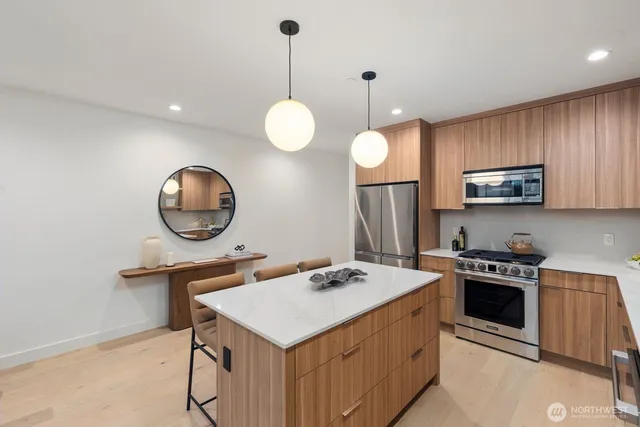 $1,095,000 | 614 5th Avenue South, Unit C107, Edmonds, WA 98020