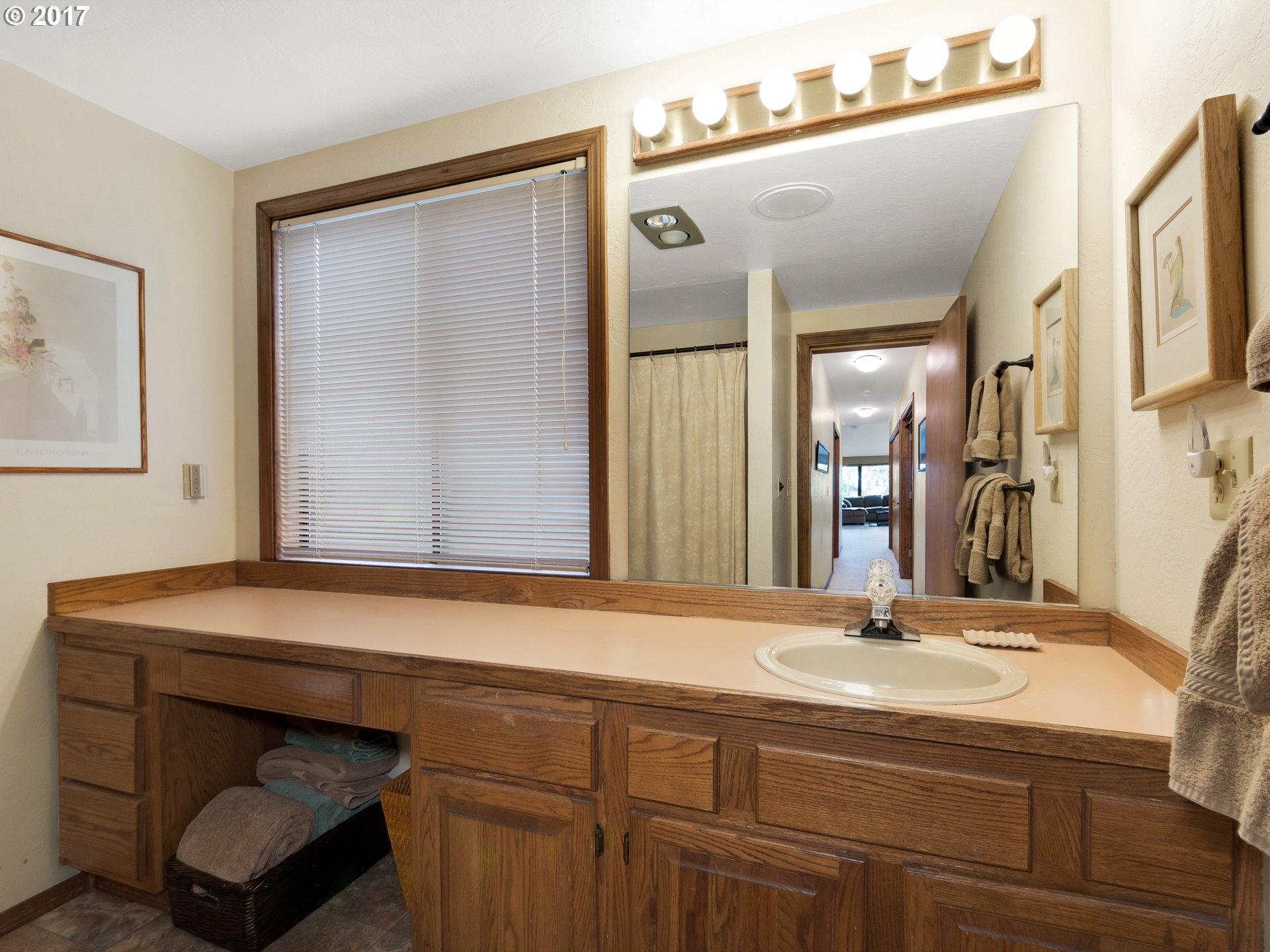9590 Southwest Washington Street Portland, OR 97225 - Photo 13 of 30 Bathroom