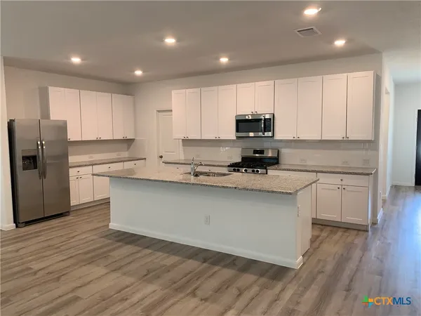$2,295 | 415 Fig Tree Street, New Braunfels, TX 78130