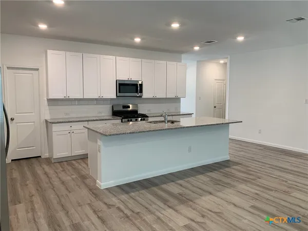 $2,295 | 415 Fig Tree Street, New Braunfels, TX 78130