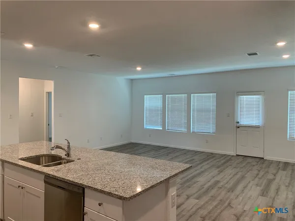 $2,295 | 415 Fig Tree Street, New Braunfels, TX 78130