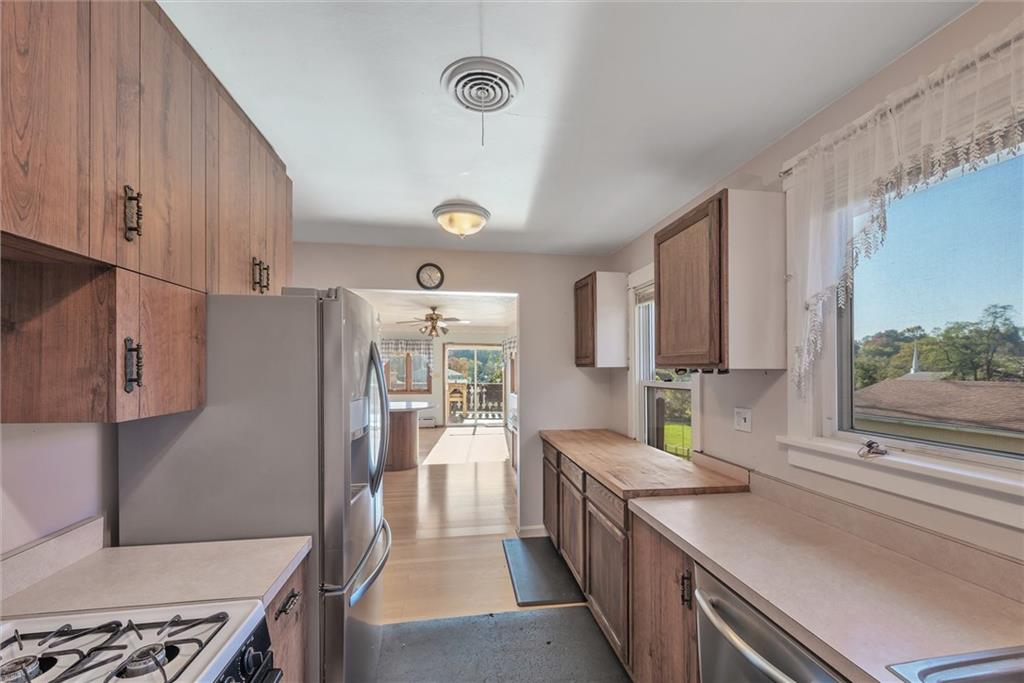 420 Hamil Road Verona, PA 15147 - Photo 4 of 23 Gallery Image 4