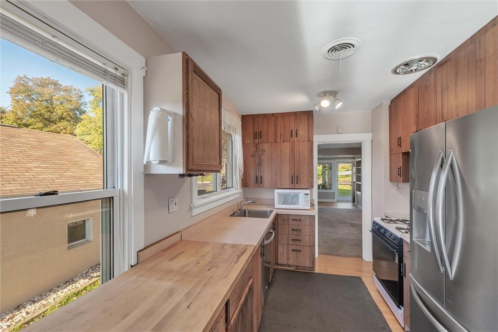 420 Hamil Road Verona, PA 15147 - Photo 5 of 23 Gallery Image 5
