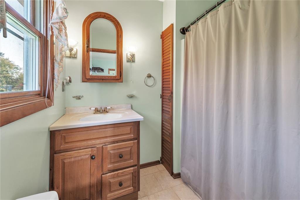 420 Hamil Road Verona, PA 15147 - Photo 9 of 23 Gallery Image 9