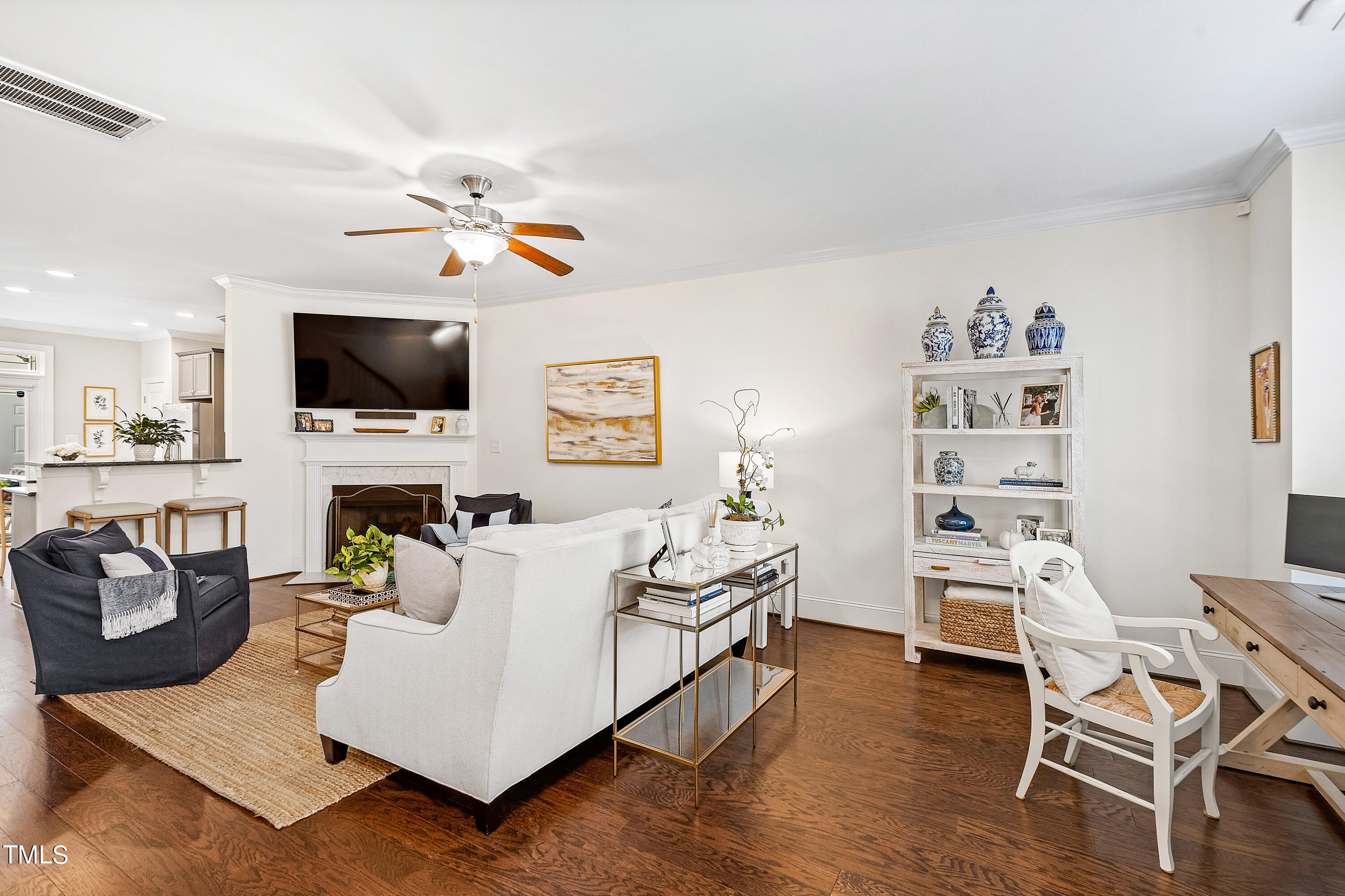 525 Ledbetter Court Raleigh, NC 27608 - Photo 5 of 45 LivingA