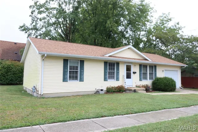 $125,000 | 102 South Locust Street, Greenville, IL 62246