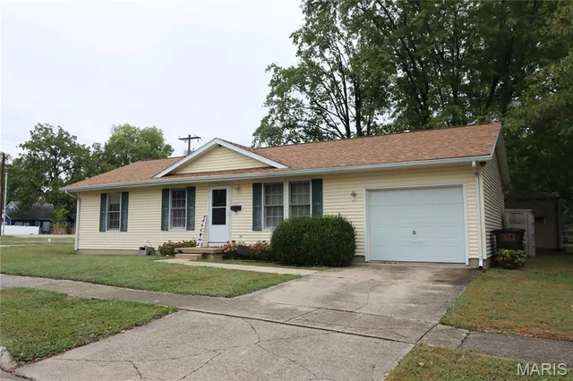 $125,000 | 102 South Locust Street, Greenville, IL 62246
