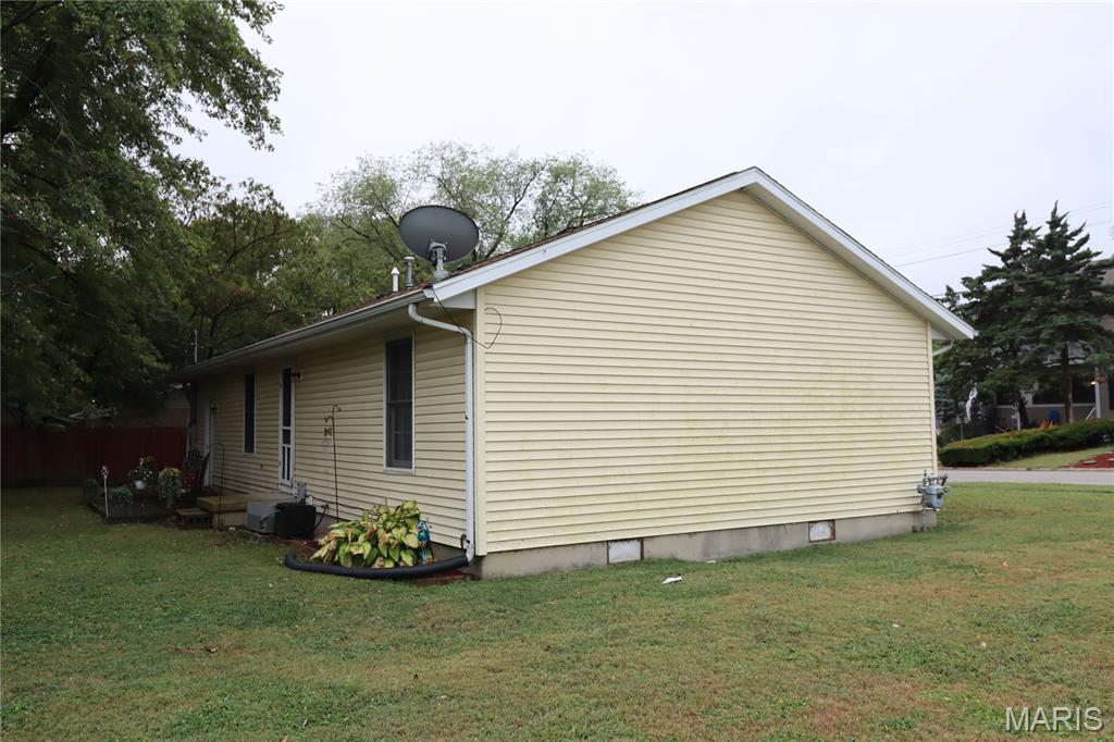 102 South Locust Street Greenville, IL 62246 - Photo 3 of 9