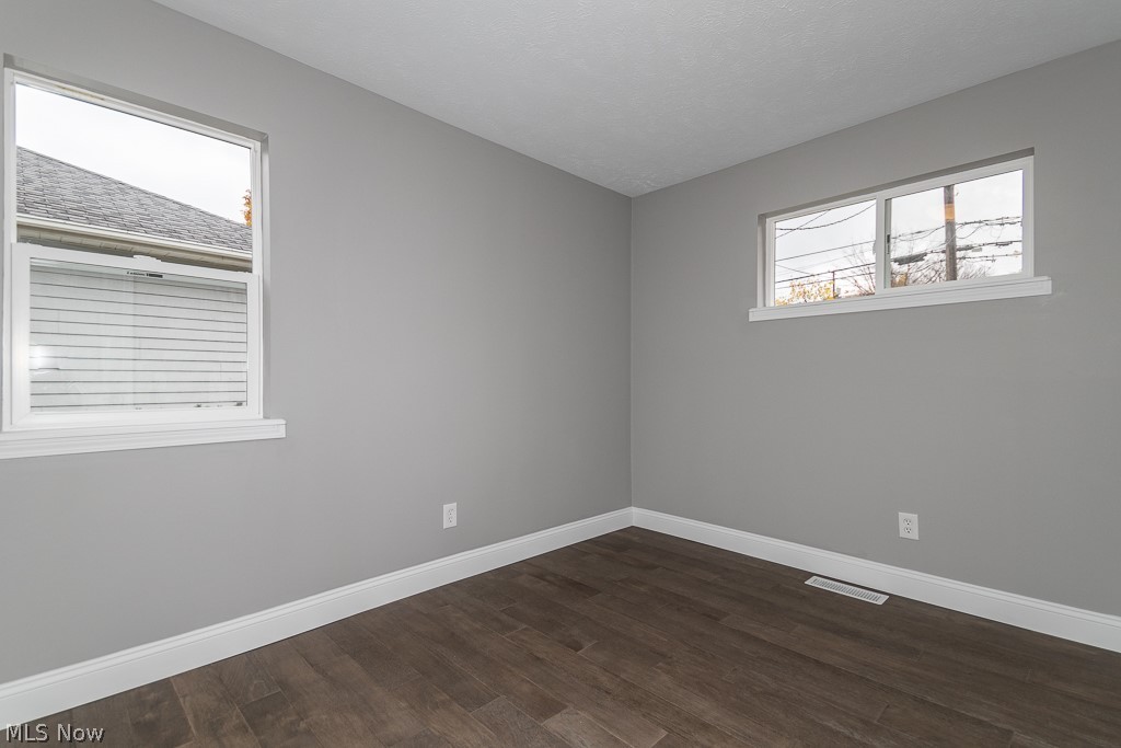 9421 Alexander Road Garfield Heights, OH 44125 - Photo 19 of 24