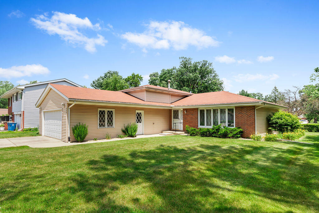 944 South Ridge Street Crown Point, IN 46307 - Photo 1 of 15 1024x684