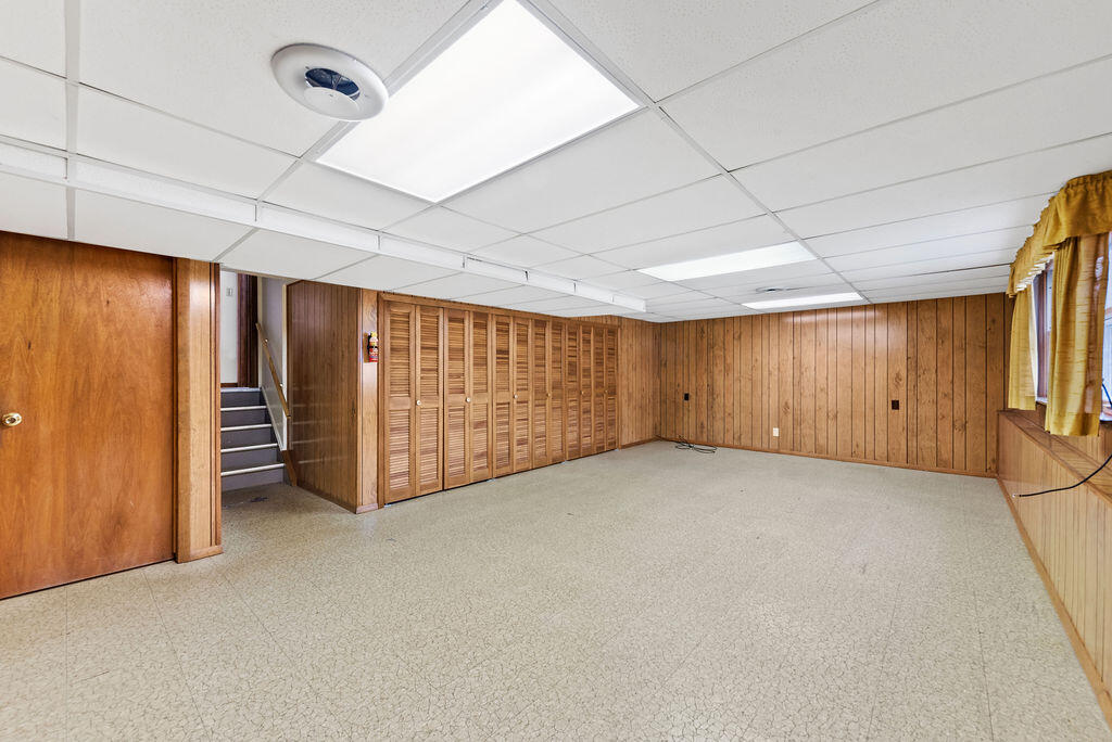 944 South Ridge Street Crown Point, IN 46307 - Photo 12 of 15 1024x684