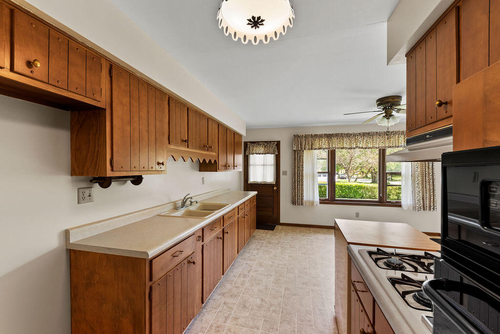 944 South Ridge Street Crown Point, IN 46307 - Photo 4 of 15 1024x684