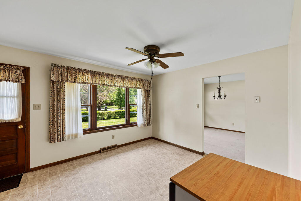 944 South Ridge Street Crown Point, IN 46307 - Photo 5 of 15 1024x684