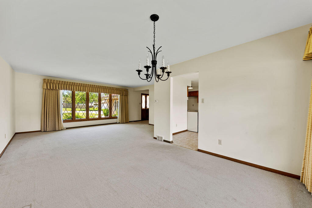 944 South Ridge Street Crown Point, IN 46307 - Photo 6 of 15 1024x684