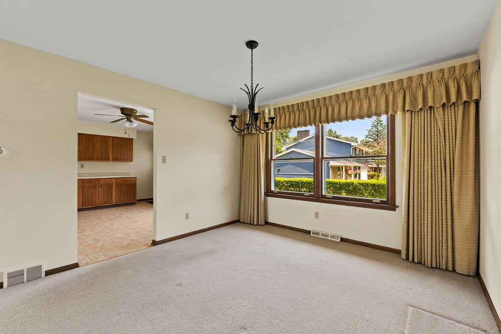 944 South Ridge Street Crown Point, IN 46307 - Photo 7 of 15 1024x684
