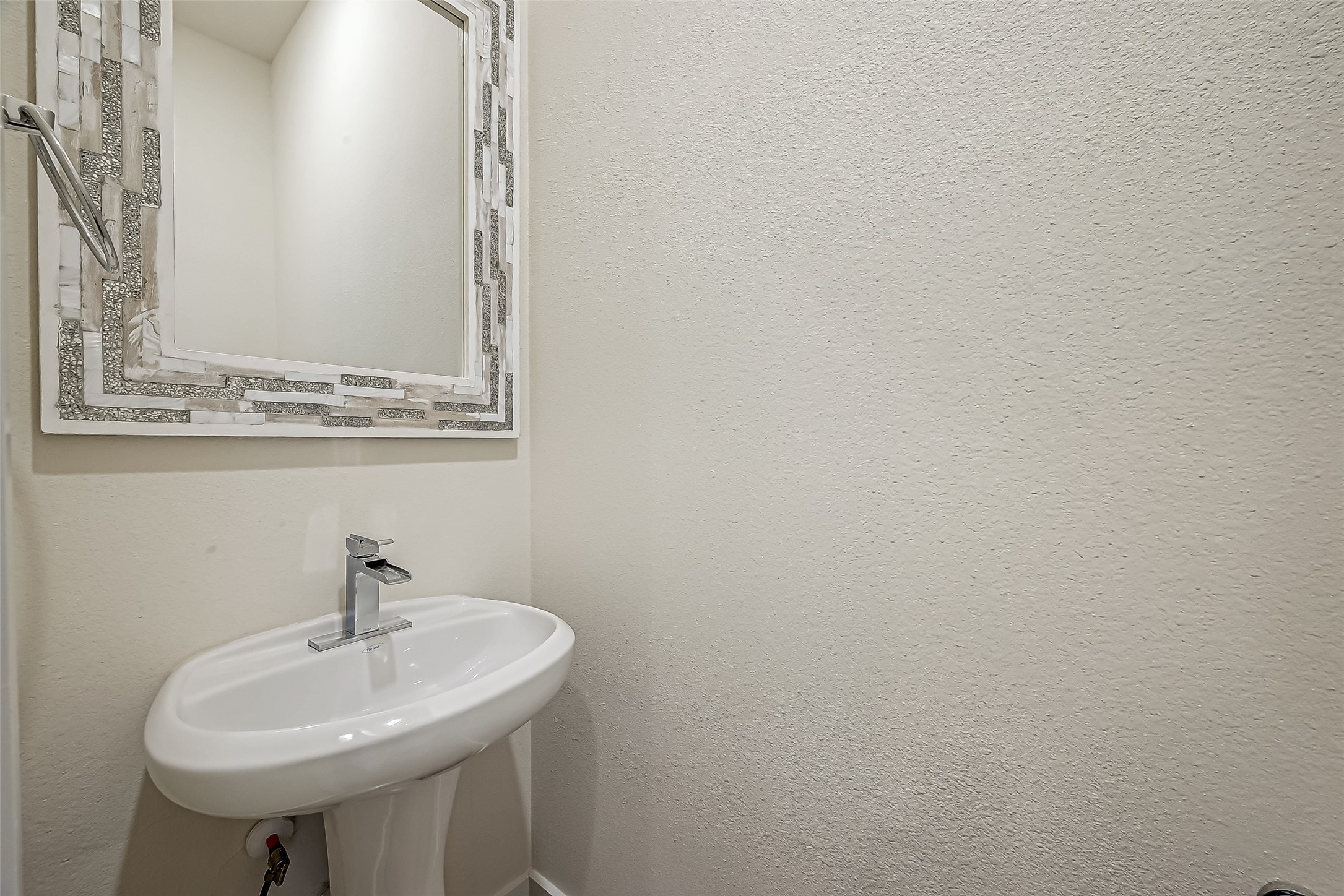 4025 Tulane Street Houston, TX 77018 - Photo 23 of 43 a bathroom with a sink and mirror