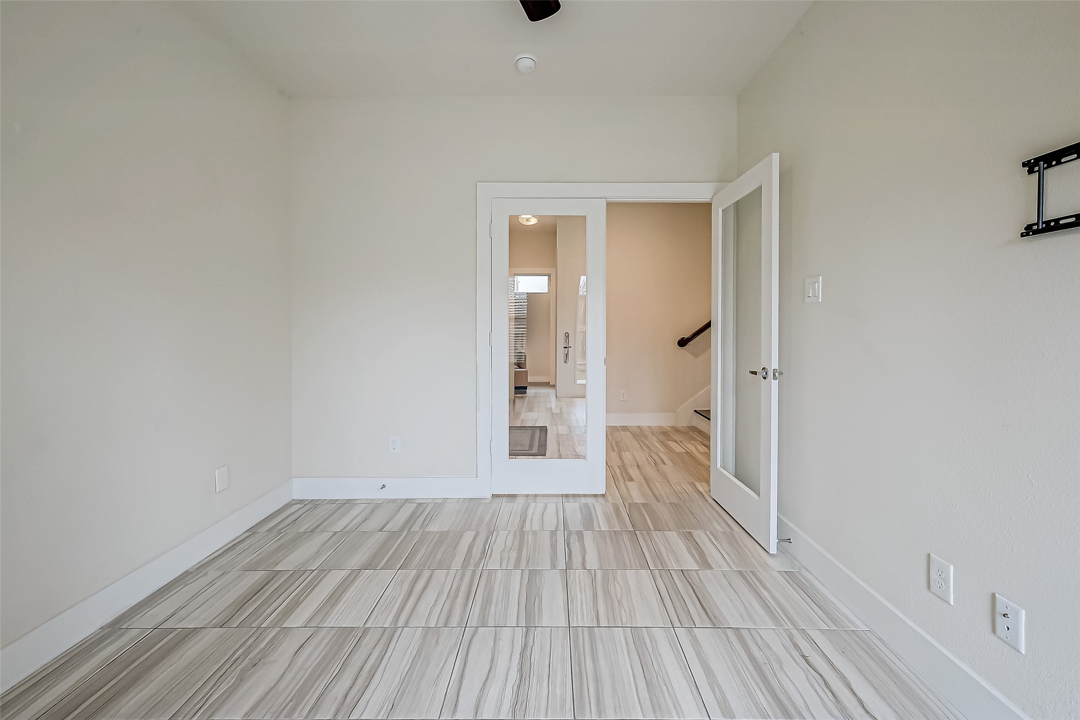 4025 Tulane Street Houston, TX 77018 - Photo 27 of 43 a view of a room with wooden floor and a bathroom