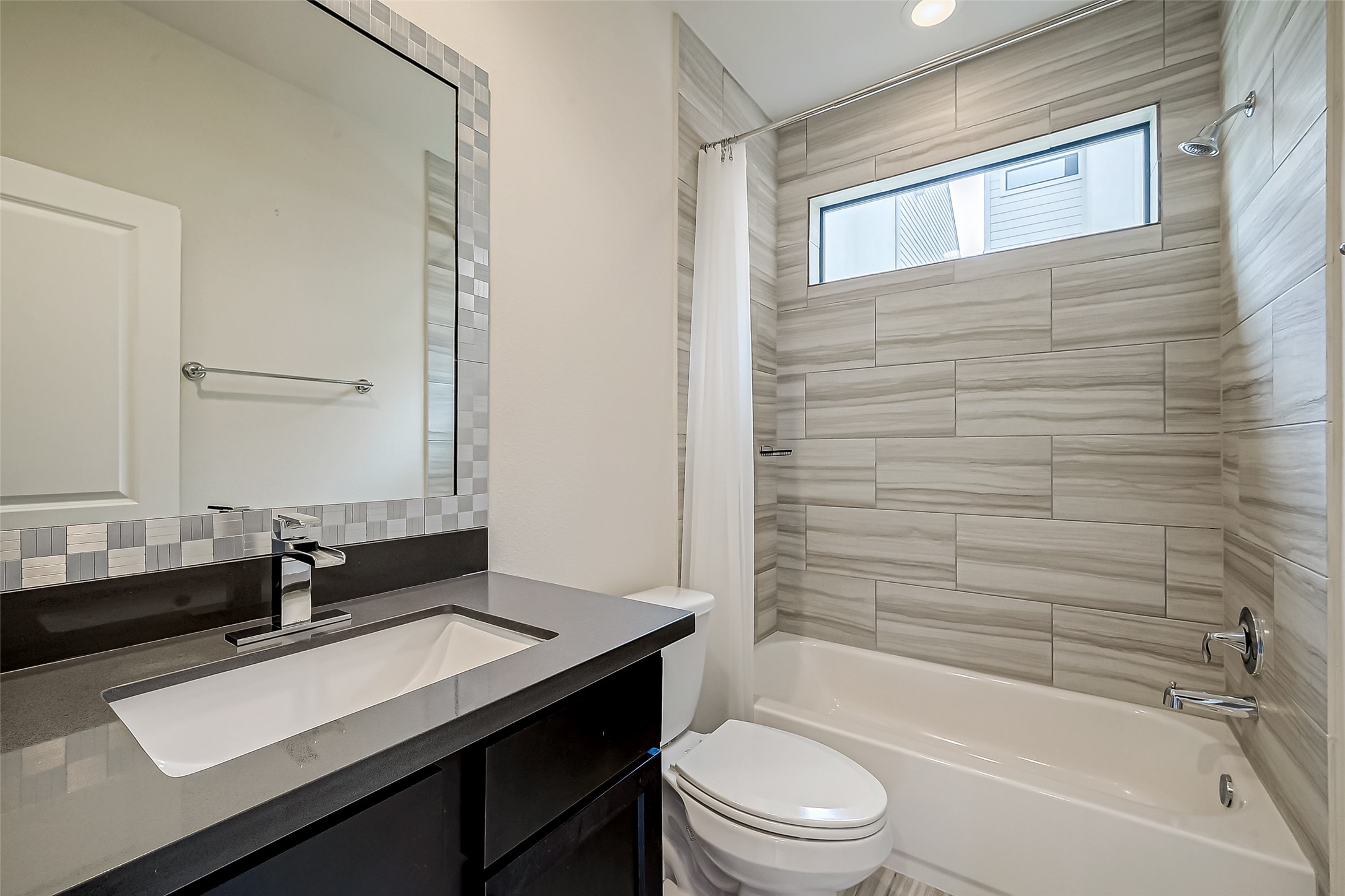 4025 Tulane Street Houston, TX 77018 - Photo 29 of 43 a bathroom with a bathtub and a sink