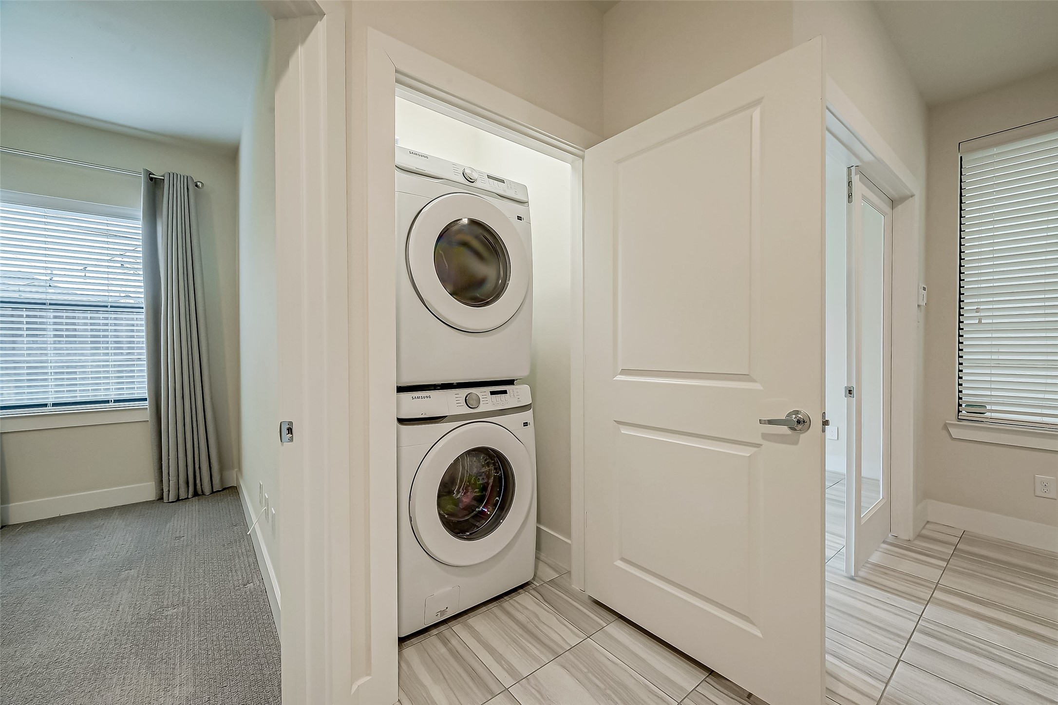 4025 Tulane Street Houston, TX 77018 - Photo 33 of 43 a utility room with dryer and washer