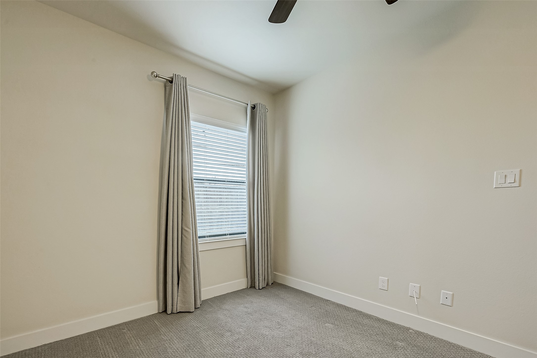 4025 Tulane Street Houston, TX 77018 - Photo 35 of 43 a view of an empty room
