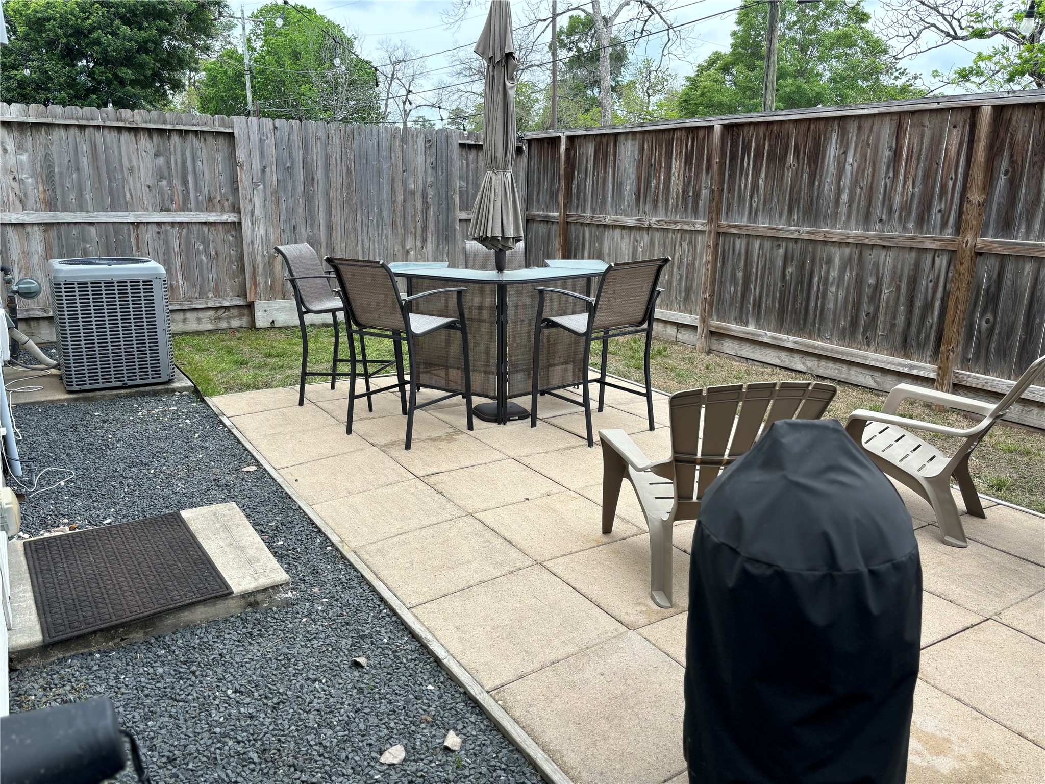 4025 Tulane Street Houston, TX 77018 - Photo 38 of 43 a view of outdoor space with seating area