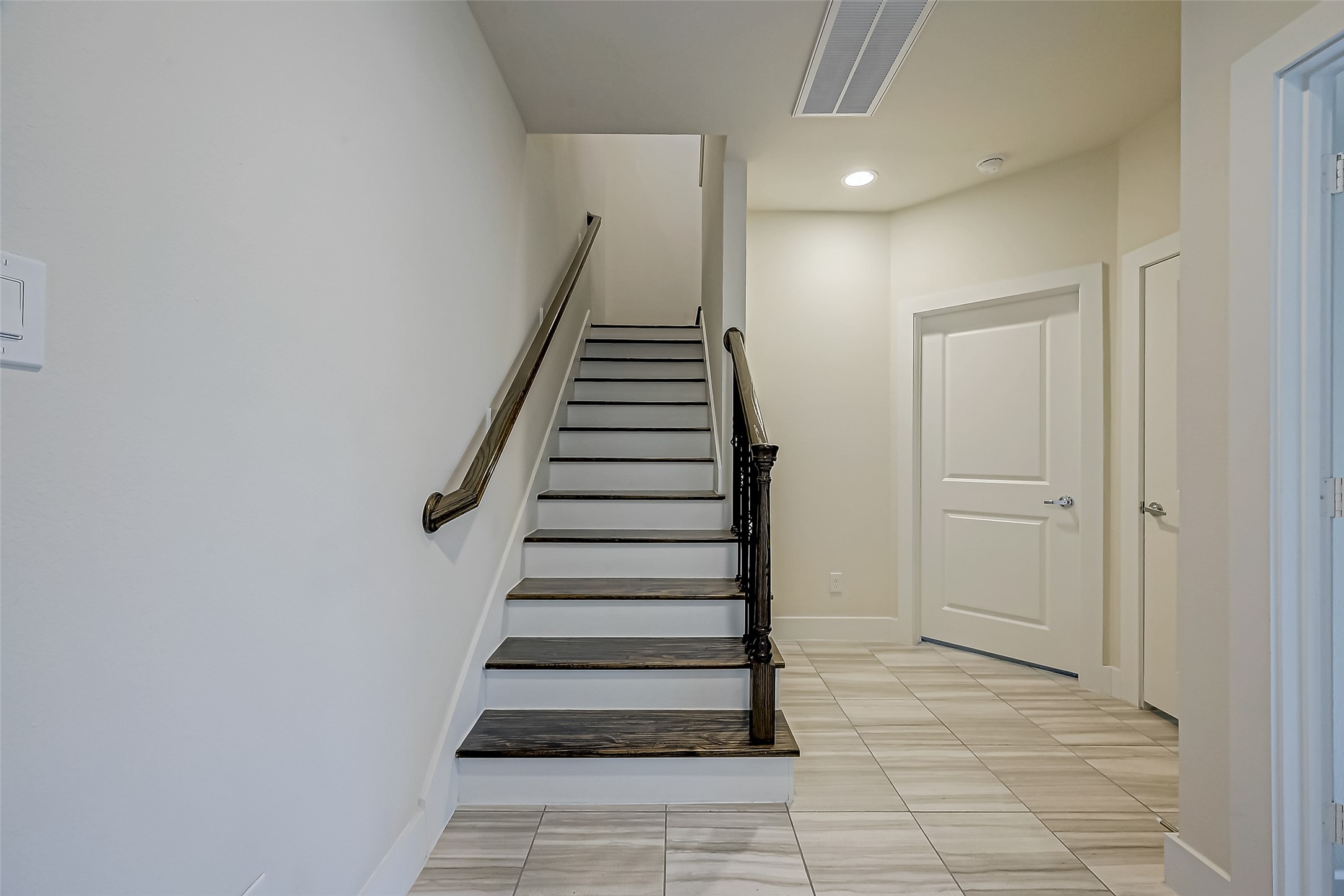 4025 Tulane Street Houston, TX 77018 - Photo 4 of 43 a view of entryway and hall with wooden floor