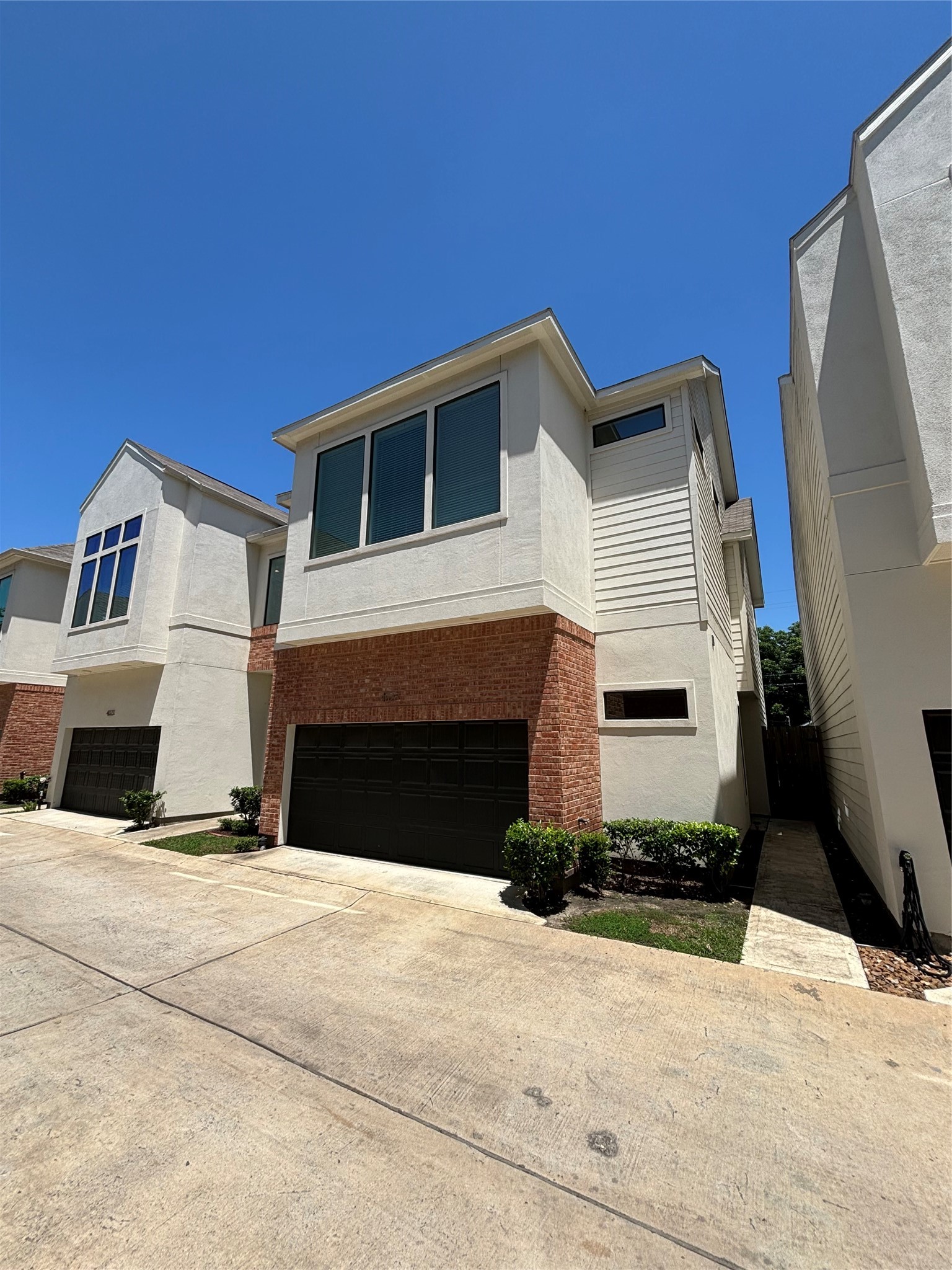 4025 Tulane Street Houston, TX 77018 - Photo 43 of 43 a front view of a house with a yard