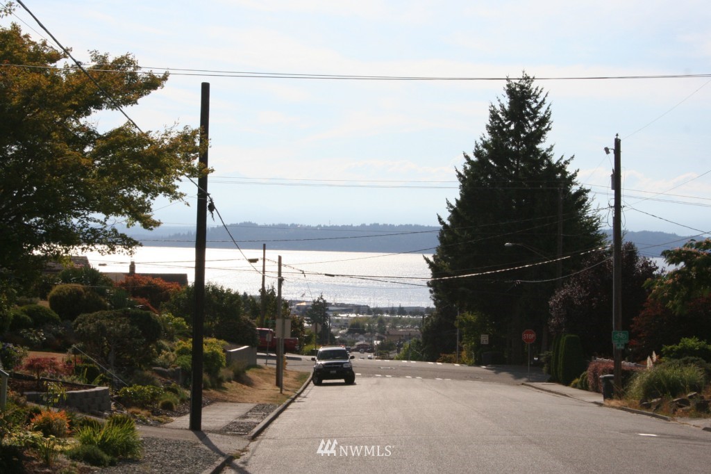 933 Maple Street Edmonds, WA 98020 - Photo 4 of 13