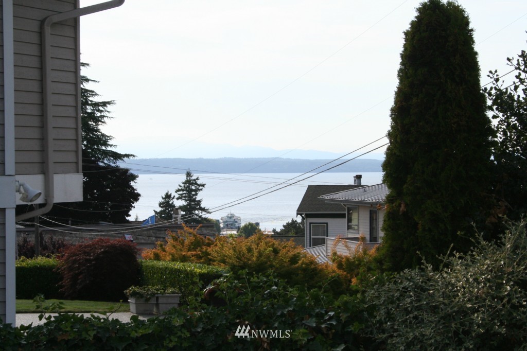 933 Maple Street Edmonds, WA 98020 - Photo 5 of 13