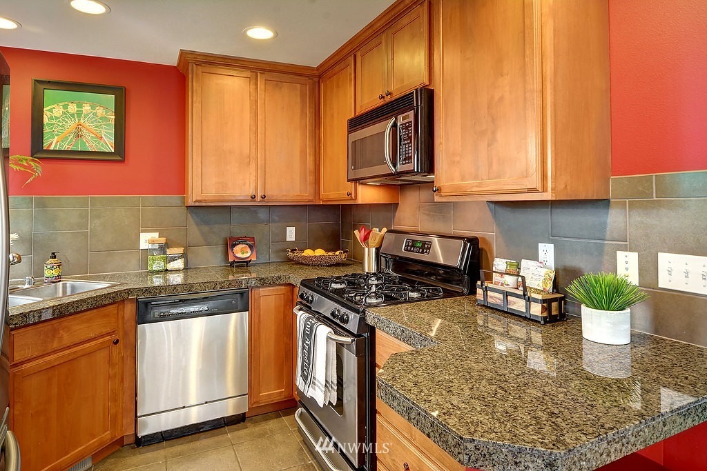 1620 North 46th Street, Unit A Seattle, WA 98103 - Photo 9 of 20