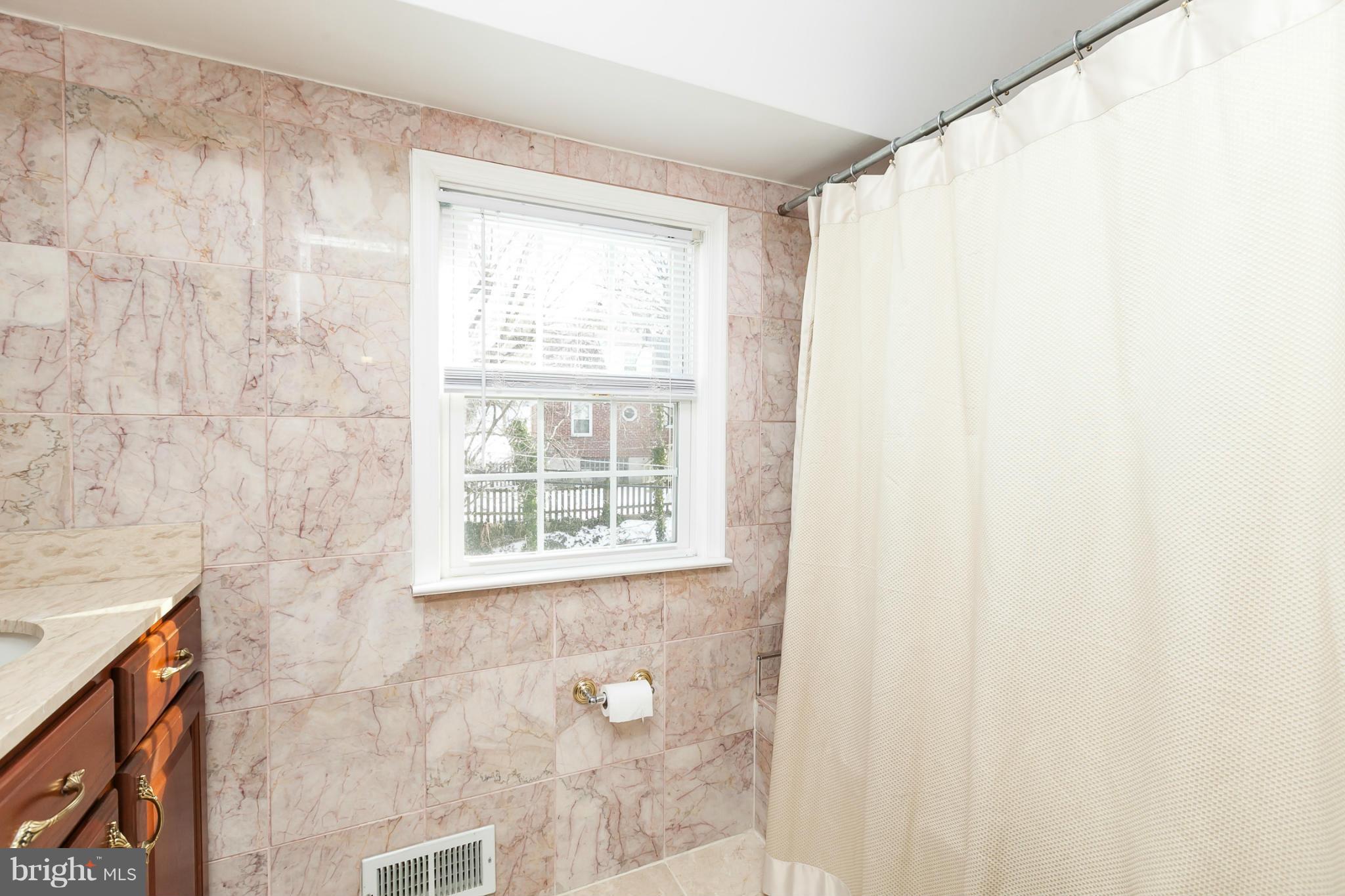 303 Worthington Road Towson, MD 21286 - Photo 20 of 30 Bath