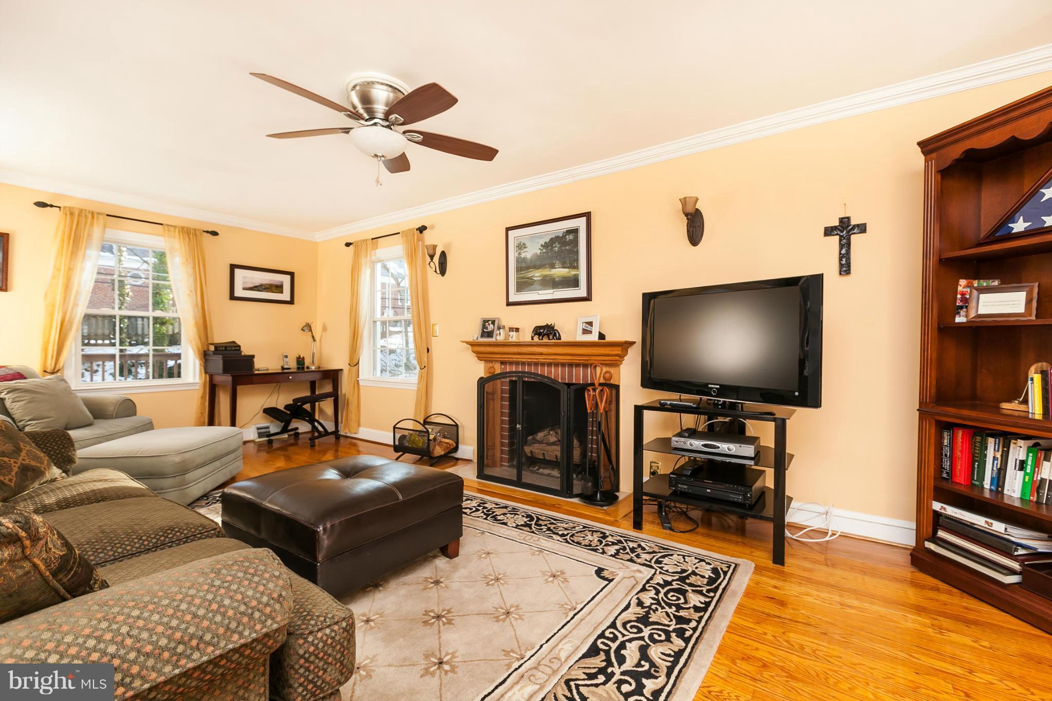 303 Worthington Road Towson, MD 21286 - Photo 4 of 30 Living Room