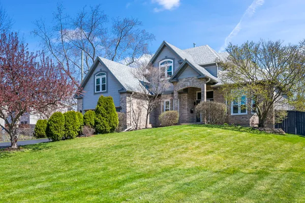 $770,000 | 155 Lilac Lane, Wheeling, IL 60090