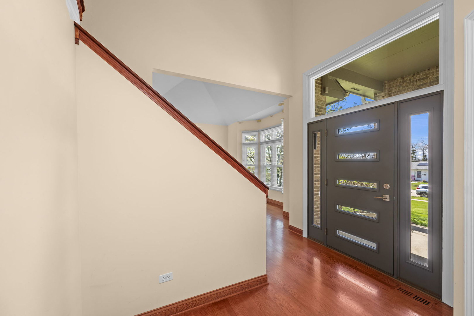 155 Lilac Lane Wheeling, IL 60090 - Photo 27 of 52 a view of entryway