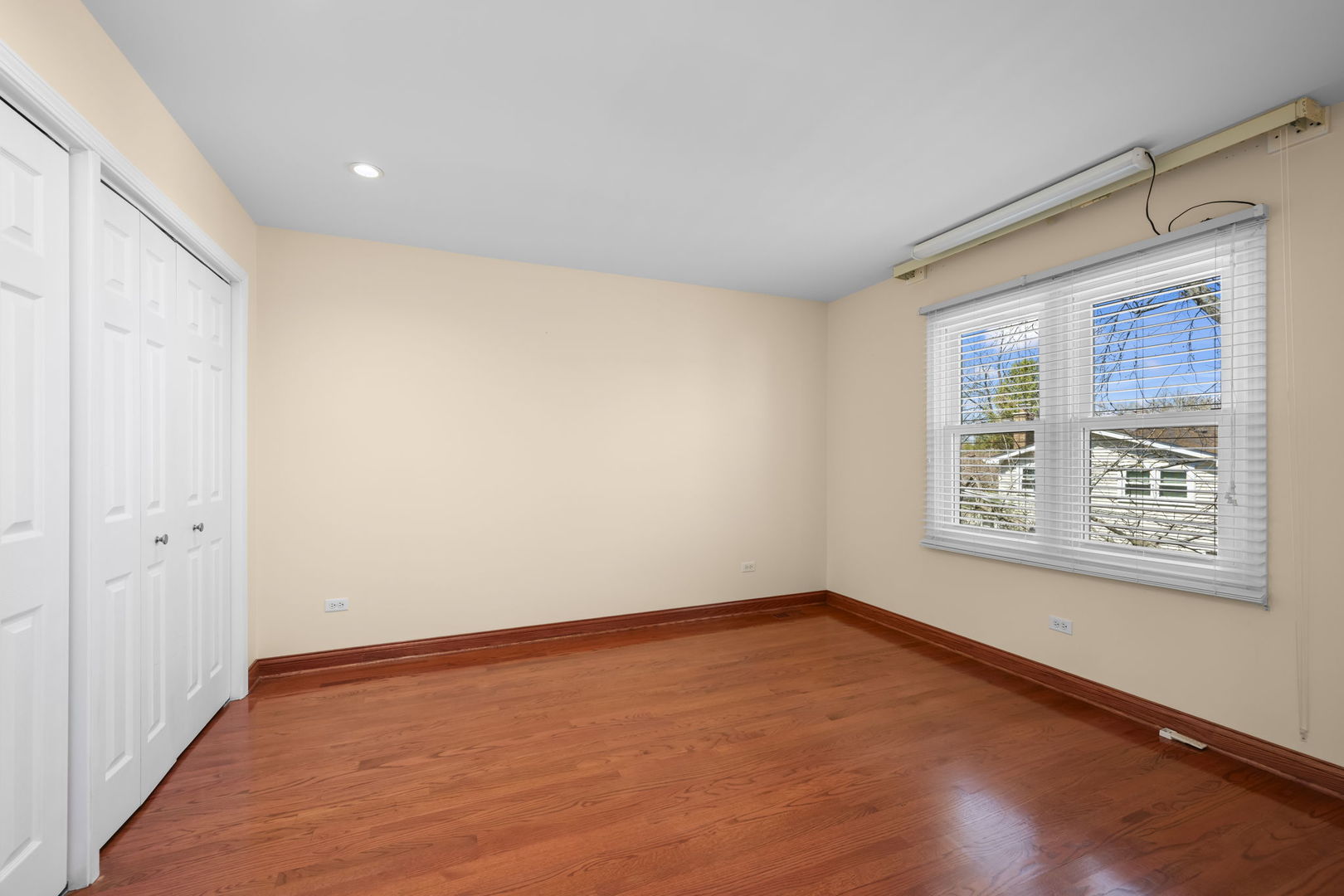 155 Lilac Lane Wheeling, IL 60090 - Photo 37 of 52 an empty room with a window