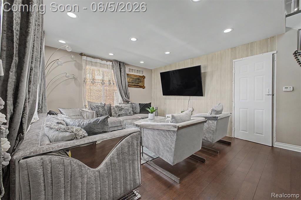 5524 Maple Street Dearborn, MI 48126 - Photo 4 of 54