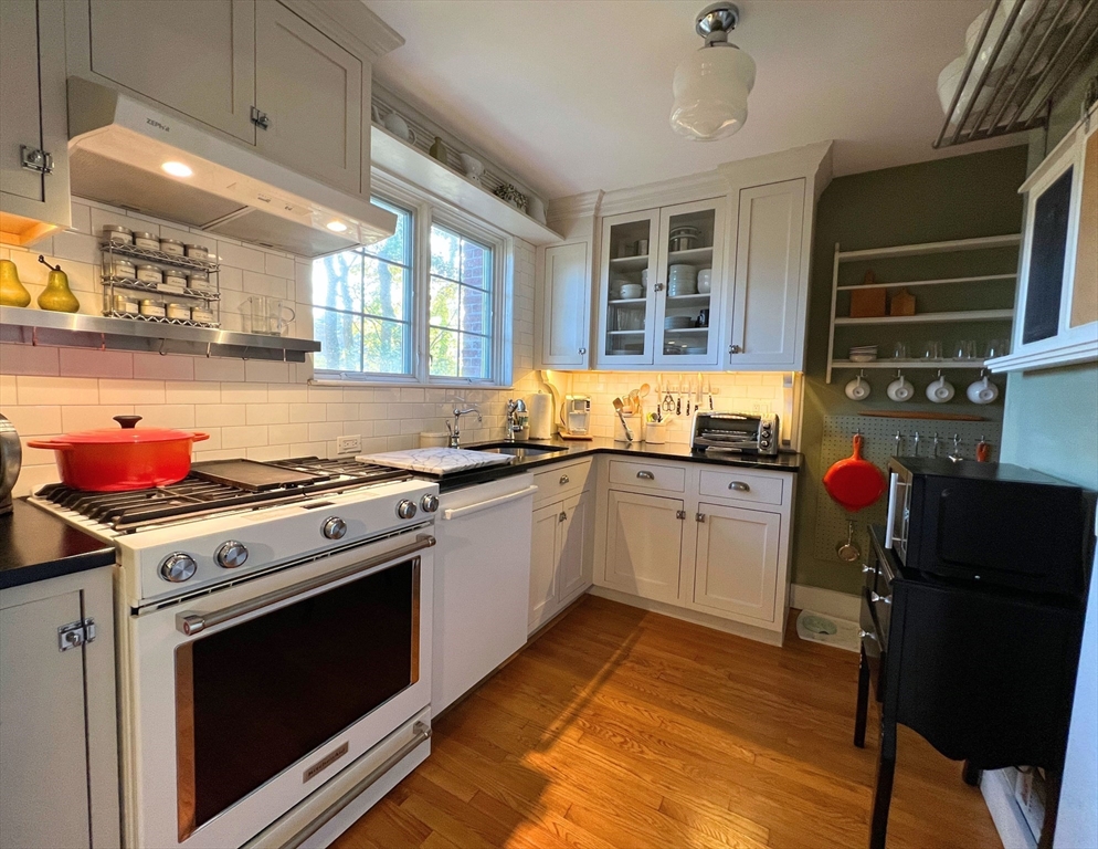 63 Linden Street, Unit 9 Wellesley, MA 02482 - Photo 6 of 20 Gallery Image 6