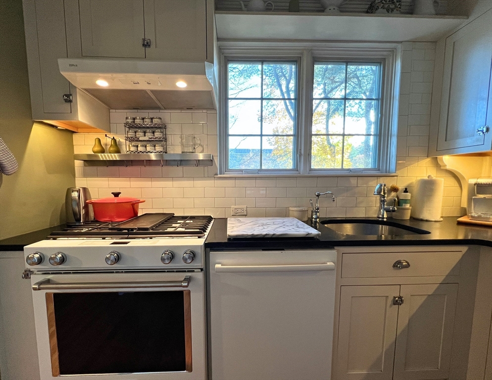 63 Linden Street, Unit 9 Wellesley, MA 02482 - Photo 8 of 20 Gallery Image 8