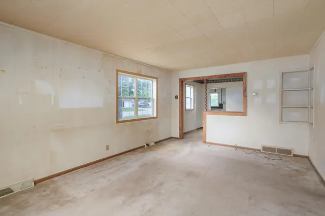 $74,900 | 607 St Johns Avenue Southeast, Red Lake Falls, MN 56750