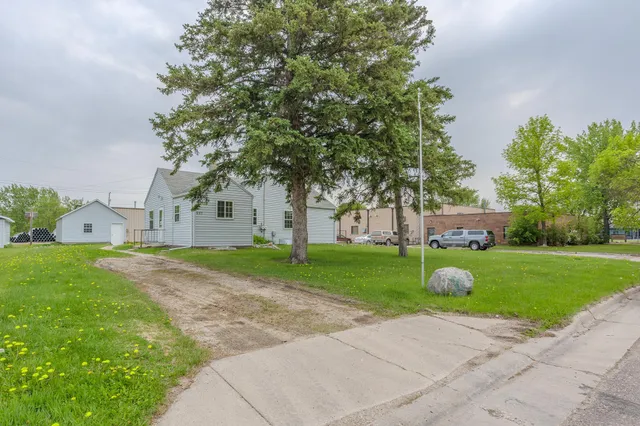 $74,900 | 607 St Johns Avenue Southeast, Red Lake Falls, MN 56750