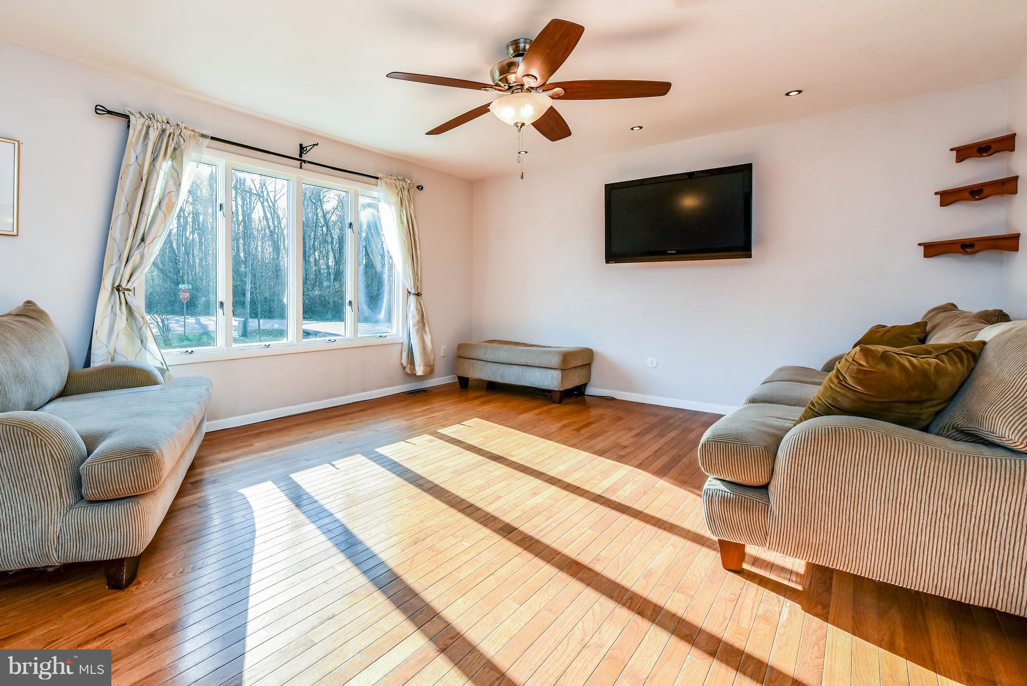 3 N Road Chesapeake City, MD 21915 - Photo 3 of 34 LIVING ROOM